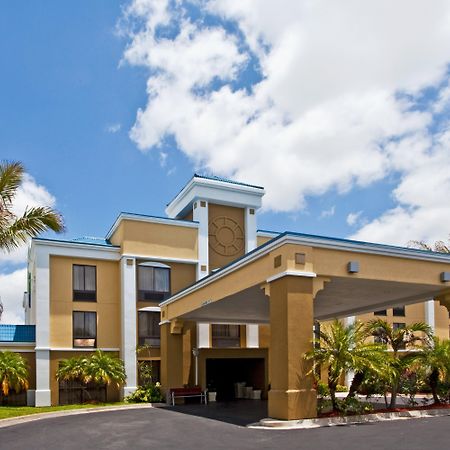 Holiday Inn Express Vero Beach-West I-95 By Ihg Exterior foto